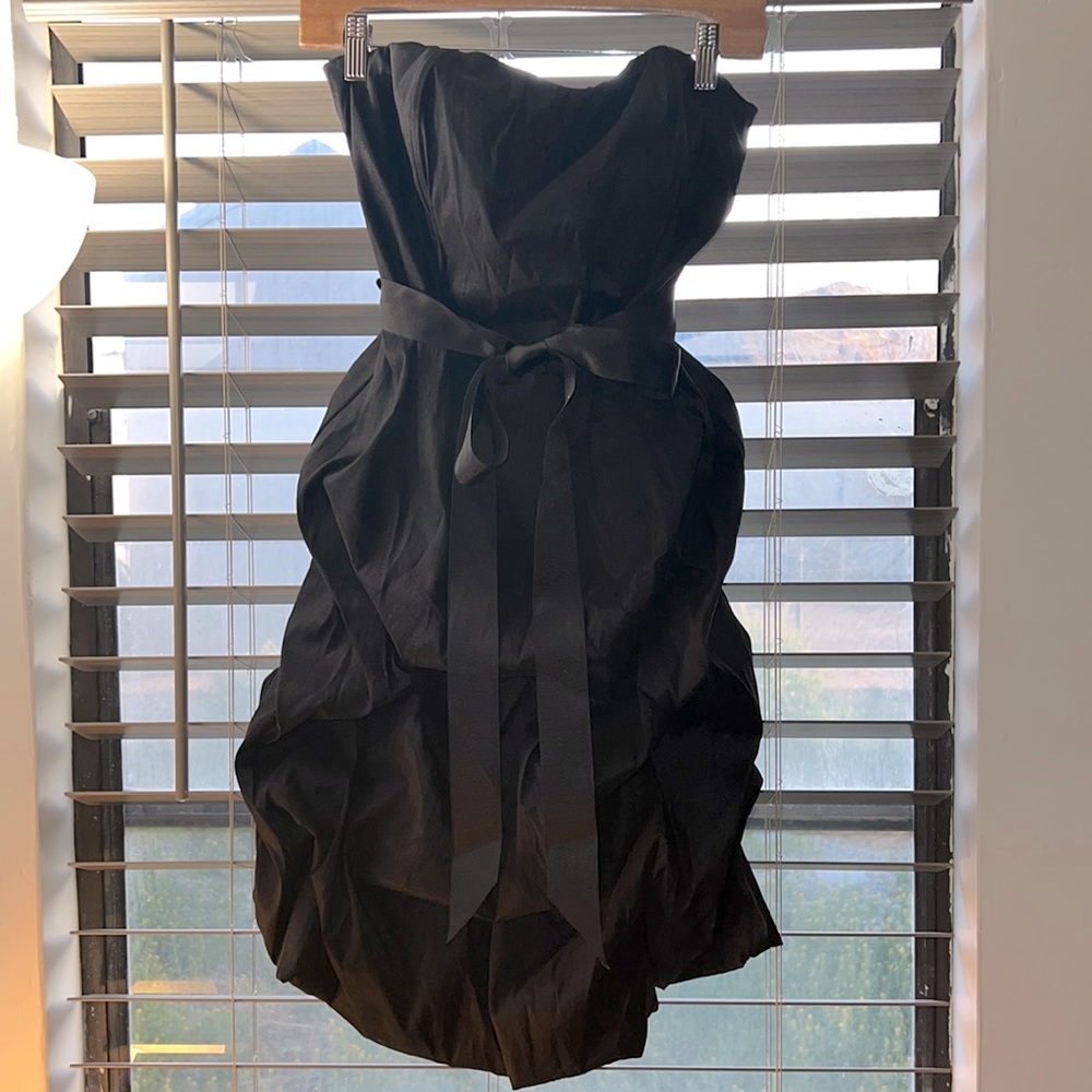 Very cute black formal strapless dress with tie in the middle 🖤✔️📞⚫️🎓🎬
